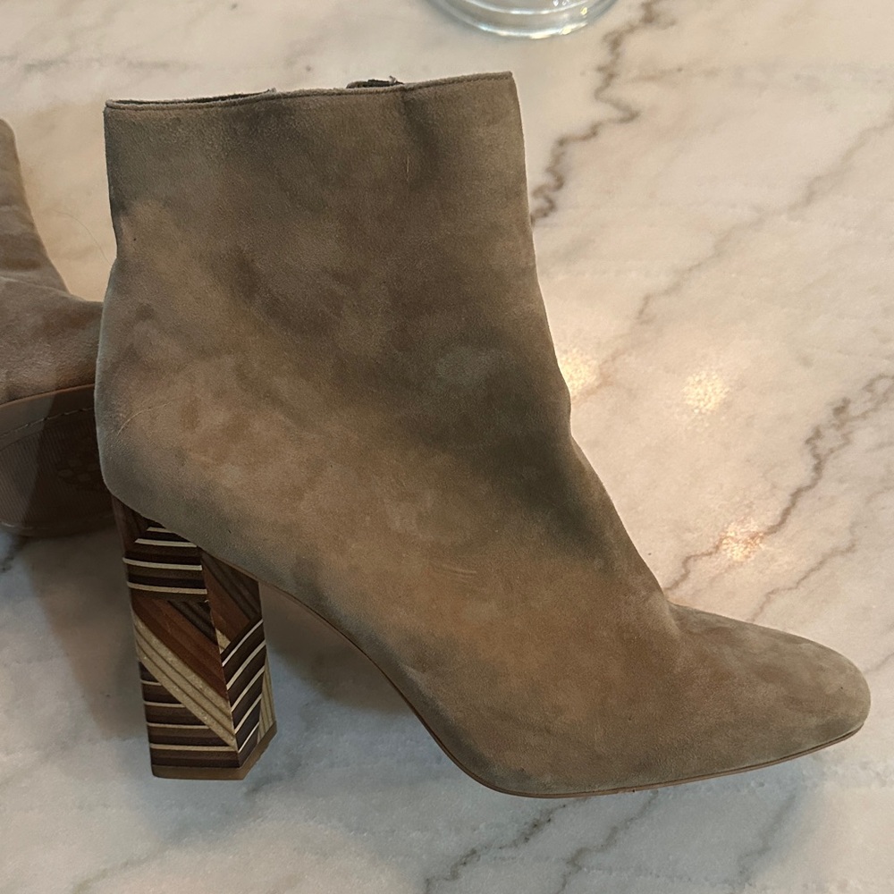 Vince Camuto Stylish Suede Tan Ankle Boots With Fun 4” Heels - Picture 9 of 10